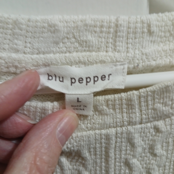 Blu Pepper Ivory Textured Knit Sweater - Picture 2 of 4